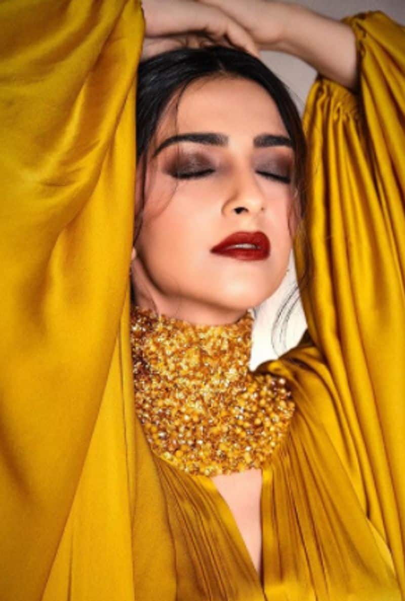 Sonam Kapoor's makeup secret revealed: 3 tips actress swears by and so  should you