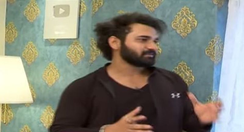 తనకు సుకుమార్, త్రివిక్రమ్, రాజమౌళి వంటి దర్శకులంటే ఇష్టమని తెలిపాడు. వీరి సినిమాల్లో నటించాలనుందని పేర్కొన్నాడు.