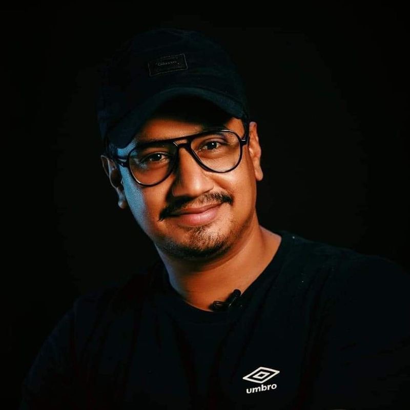 ಚಿಕ್ಕ ವಯಸ್ಸಿಗೆ ರಾಷ್ಟ್ರ ಪ್ರಶಸ್ತಿ ವಿಜೇತರಾಗಿದ್ದ ಅದ್ಭುತ ಯುವ ಕಲಾವಿದ ಸಂಚಾರಿ ವಿಜಯ್ ಅವರು ಅಪಘಾತದಲ್ಲಿ ಅಸುನೀಗಿದ್ದಾರೆ ಎಂಬ ಸುದ್ದಿ ಆಘಾತ ಉಂಟುಮಾಡಿದೆ ಈ ನೋವನ್ನು ಭರಿಸುವ ಶಕ್ತಿ ಭಗವಂತ ಅವರ ಕುಟುಂಬಕ್ಕೆ ನೀಡಲಿ ಎಂದು ಚಾಲೆಂಜಿಂಗ್ ಸ್ಟಾರ್ ದರ್ಶನ್ ಪ್ರಾರ್ಥಿಸಿದ್ದಾರೆ.