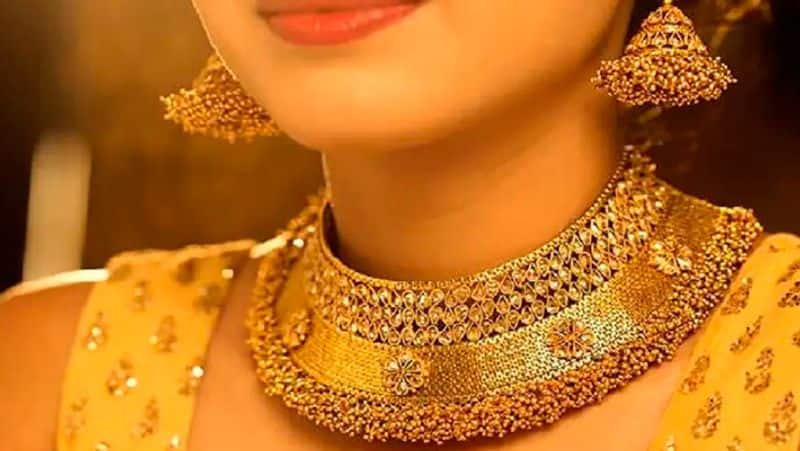 hallmarking of gold jewellery and artefacts would be made mandatory from today