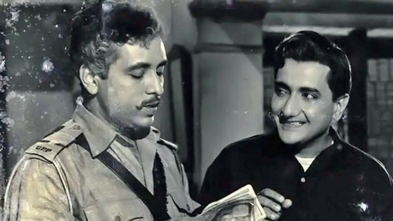 इतना ही नहीं, चौकीदार के अलावा चंद्रशेखर ने ट्रॉली खींचने का काम भी किया है। उनके परिवार के हालात इतने खराब थे कि भूखों मरने तक की नौबत आ गई थी। इसके बाद दोस्तों के कहने पर उन्होंने अपना एक्टिंग का सपना पूरा करने की ठानी और वो मुंबई आ गए।