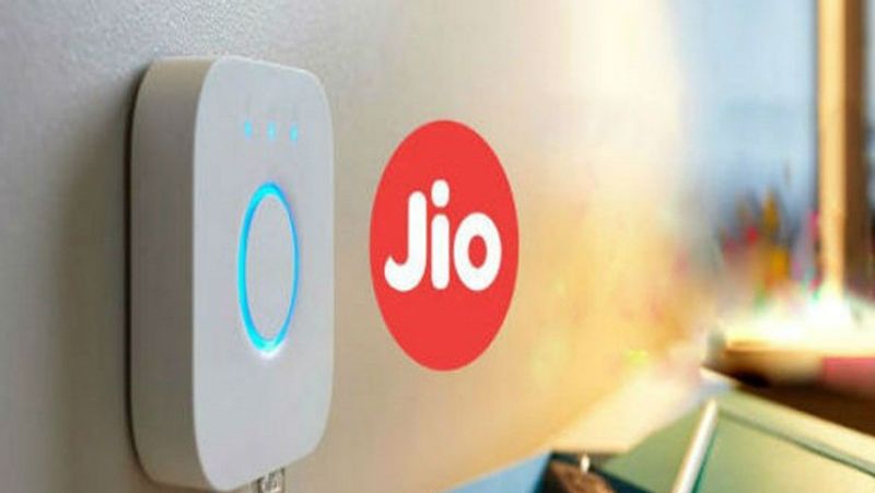 ril q1 results : jio subscriber base rise to 440 million and became biggest telecom in india