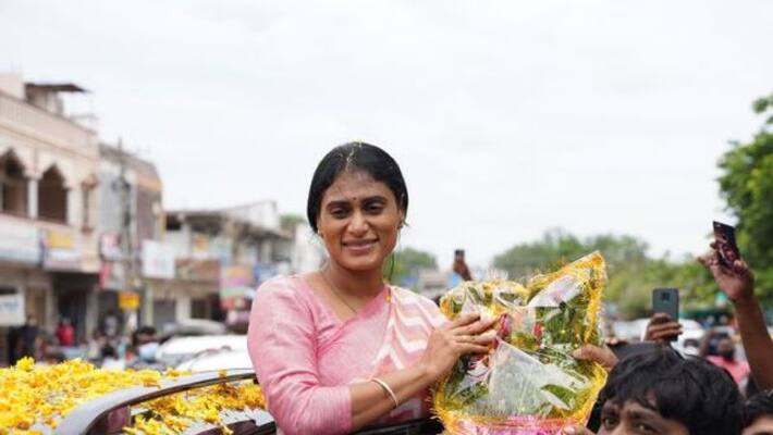 Narsampeta Police Arrested YSRTP Chief YS Sharmila Narsampeta Police Arrested YSRTP Chief YS Sharmila