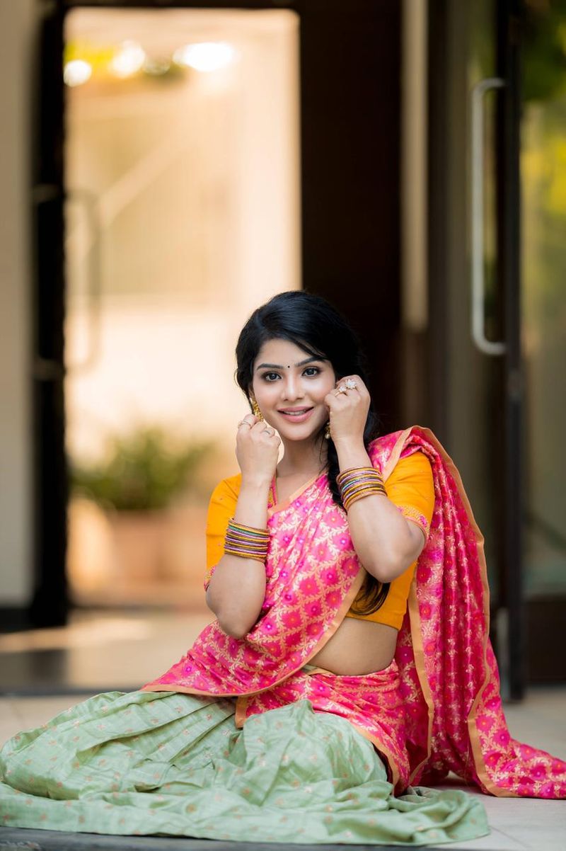மின்னும் அழகி 