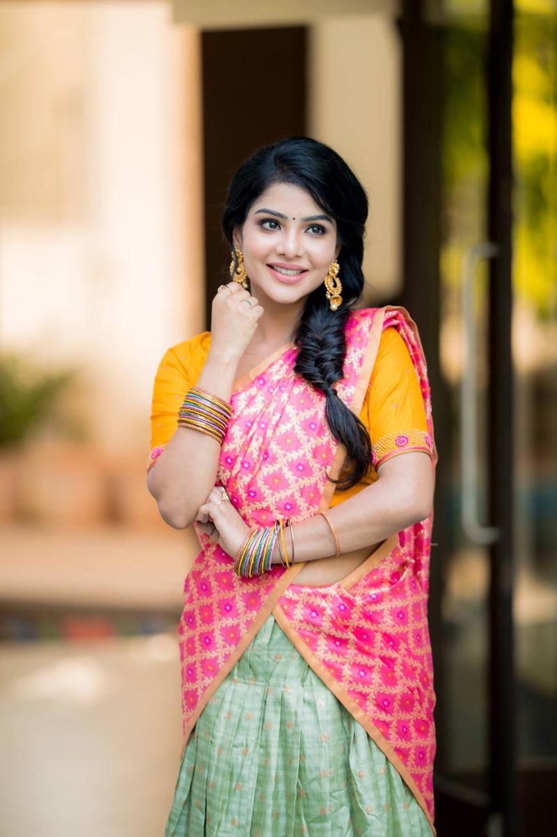 நெஞ்சை வருடும் கியூட் சிரிப்பு 