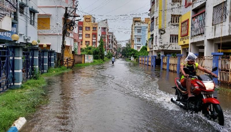 হাঁটুডোবা জল কোমর ছাপাতে পারে, এমন আশঙ্কা নেহাত অমূলক নয়