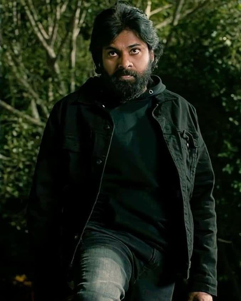 ఇక పొలిటికల్ లీడర్ గా మారిన పవన్ ఫ్యాన్స్ కోసం రీ ఎంట్రీ ఇచ్చిన విషయం తెలిసిందే. వకీల్ సాబ్ తో ఫ్యాన్స్ దాహం తీర్చిన పవన్ వరుసగా క్రేజీ ప్రాజెక్ట్స్ లైన్ లో పెట్టాడు.