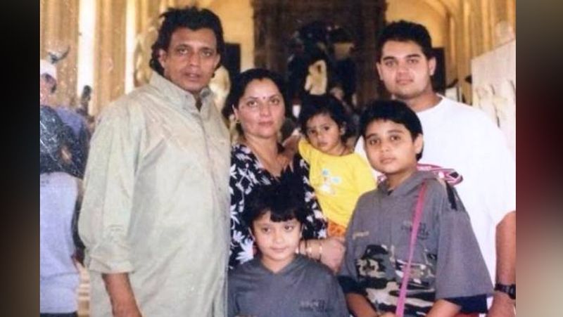 उन्होंने शो में बताया था- जब बेटे मिमोह का जन्म हुआ तो वो 4 साल की उम्र तक बोल नहीं पाता था। बस अक्षरों को बोलता था। एक दिन हमने उसे मिथुन बोलने को कहा और उसने बोल दिया। जब यह बात मिमोह के डॉक्टर को बताई तो उन्होंने कहा कि यह अच्छी बात है और मिमोह को मिथुन बोलने के लिए प्रेरित किया।