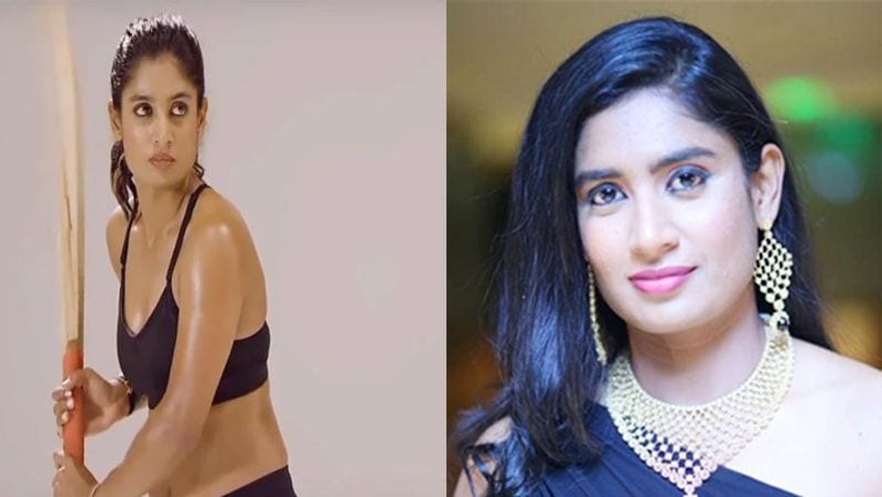 मिताली राज
मिताली राज को भारत में भी नहीं बल्कि दुनिया भर में बेस्ट क्रिकेटरों में से एक के रूप में गिना जाता है। वह एक ओपनिंग बल्लेबाज होने के साथ ही भारतीय टीम की कप्तान भी हैं। तमिल लड़की जिसका फैमिली बैकग्राउंड एयरफोर्स से रहा है, उन्होंने क्रिकेट में बहुत बड़ा मुकाम हासिल किया। वह भारत के लिए अंतरराष्ट्रीय क्रिकेट में 50 ओवर के फॉर्मेट में 6000 रन बनाने वाली पहली खिलाड़ी हैं।