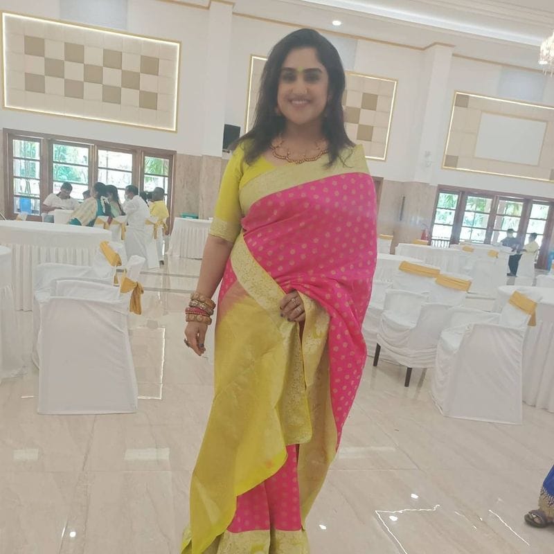 அதிலும் தற்போது உடல் எடையை குறைந்து செம்ம ஸ்லிம் பிட்டாக மாறியுள்ள இவர், சில அசரவைக்கும் புகைப்படங்களையும் வெளியிட்டுள்ளார்.