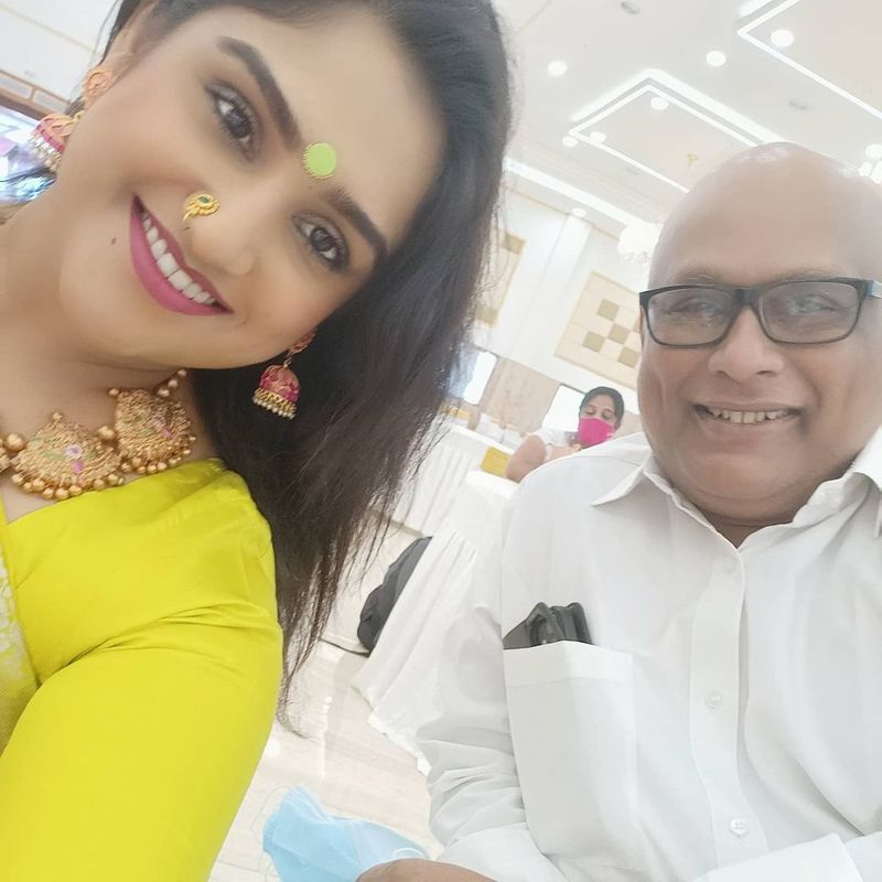 அதே போல் பிக்பாஸ் சீசன் 4 நிகழ்ச்சியில் அடுத்த வனிதாவாக பார்க்கப்பட்ட சுரேஷ் சக்ரவர்தியும் கலந்து கொண்டுள்ளார்.