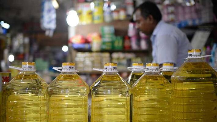 Edible oil prices become cheaper top brands cut MRP by Rs 10 to15 per litre Adani wilmar mother dairy cut edible oil rates check new rates MAA Edible oil prices become cheaper top brands cut MRP by Rs 10 to15 per litre Adani wilmar mother dairy cut edible oil rates check new rates MAA