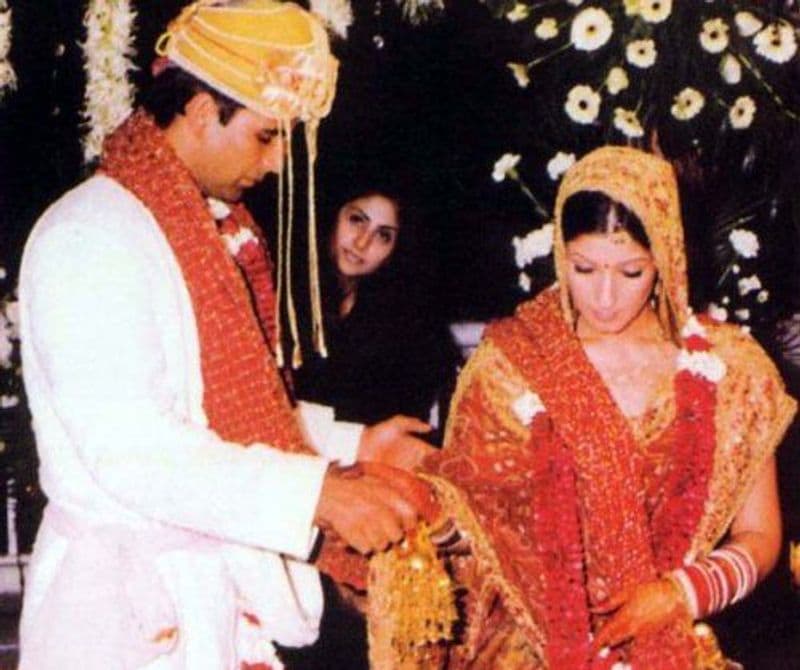 Twinkle’s first book, ‘Mrs Funnybones’s launch,’ where she invited Aamir Khan, opened up about some exciting details about Akshay and the actress’s wedding. He had said, “Twinkle constantly misuses me. She made me a videographer at her wedding with Akshay. I was ordered to come and start shooting.” 