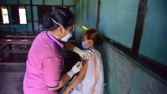 Bihar woman gets both Covaxin, Covishield shots in 5 minutes, condition stable - bsb Bihar woman gets both Covaxin, Covishield shots in 5 minutes, condition stable - bsb