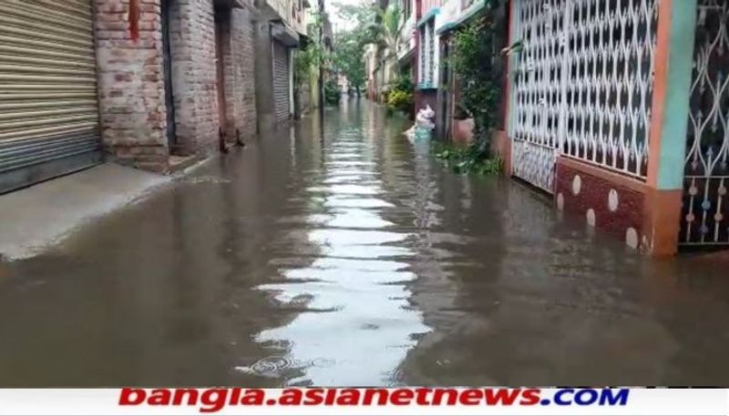 
আবহাওয়া অফিসের পূর্বাভাস অনুযায়ী শুরু হয় বেশ কয়েক দফায় বৃষ্টিতে জলমগ্ন হয়ে পড়ে শহরের বেশ কিছু গুরুত্বপূর্ণ রাস্তা। রামচরন শেঠ রোড,পঞ্চনন তলা রোড, টিকিয়াপাড়া, দাসনগর, সালকিয়া, রামরাজাতলার বেশ কিছু রাস্তায় জল জমে যায়। দুর্ভোগে পড়েন সাধারণ মানুষ।