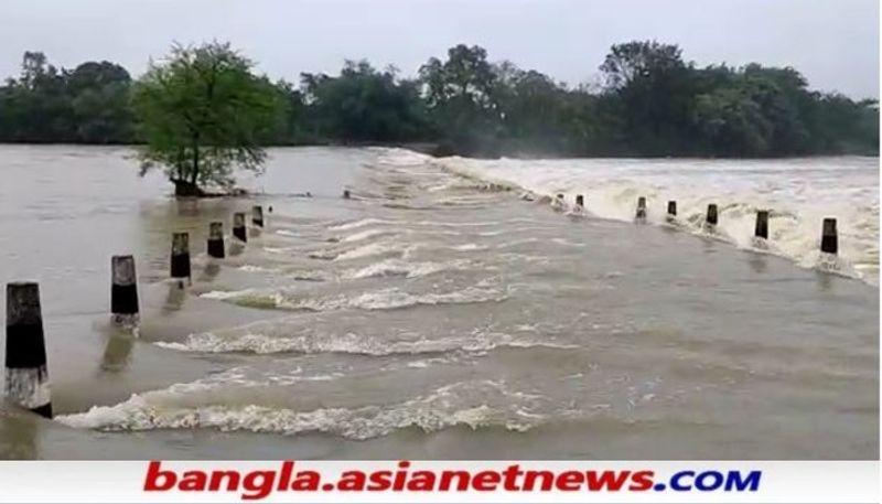  বাঁকুড়া মানকানালী রাস্তায় মানকানালীর কাছে গন্ধেশ্বরী নদীর উপর সেতু তিনফুট জলের তলায়। বিছিন্ন যোগাযোগ ব্যবস্থা। দ্বারকেশ্বর নদের জল বেড়ে যাওয়াতে কেঞ্জাকুড়া সঞ্জীবনী ঘাটের ভাস সেতু জলের তলায় সেখানেও যোগাযোগ বিচ্ছিন্ন।
