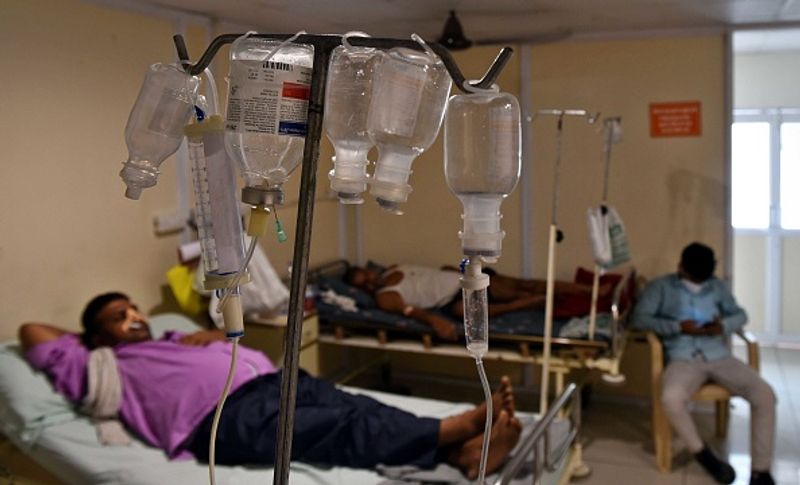 एमजीएम में माइक्रोबायोलॉजी विभाग की एचओडी डॉक्टर अनीता मुथा ने कहा, फंगस अपने कल्चर में रंग दिखाते हैं। काले, पीले, हरे और सफेद कवक हैं, लेकिन ये सभी म्यूकोर्मिकोसिस, सिंड्रेला और एस्परगिलस के सेंपल हैं।
