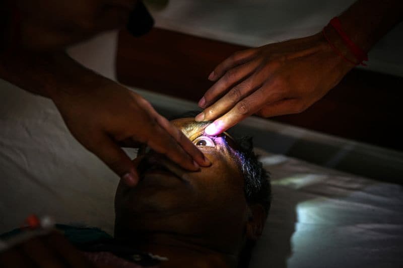 भारत में पहला केस
भारत में ग्रीन फंगस का ये पहला केस है। मरीज के साइनस, फेफड़े और ब्लड में ग्रीन फंगस (एस्परगिलोसिस) का संक्रमण पाया गया। हाल ही में देश के विभिन्न हिस्सों से हरे, काले, सफेद और पीले रंग के फंगस की भी खबर मिली है।
