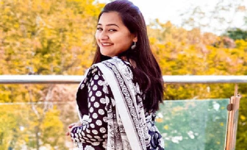  व्हिसल ब्लोअर आनंद दीक्षित का कहना है कि एसडीएम विशा समेत जिन अफसरों ने मिलीभगत करके गरीबों के पैसे का घोटाला किया है उनके नाम लिपिक पंकज पाटे, बैंक मैनेजर अशोक नागनपुरे, बैंककर्मी अनिल पाटीदार, होमगार्ड जवान सचिन वर्मा समेत इम्तियाज खान, संजय मावश्कर, फिराज खान हैं। जिनको नेपानगर पुलिस ने धोखाधड़ी समेत शासकीय राशि का गबन और आपराधिक षड्यंत्र मामला दर्ज किया है।