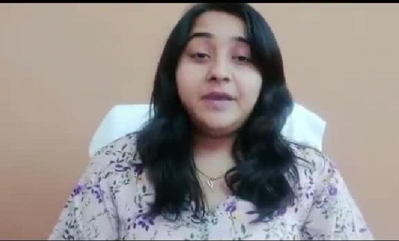 विशा ने चार बार MP PSC परीक्षा पास की है। साल 2015 में मध्य प्रदेश लोक सेवा आयोग एग्जाम में थर्ड रैंक हासिल की थी। इस तरह वह अपने चौथे प्रयास में डिप्टी कलेक्टर बनी थीं। इससे पहले उनका चयन 2012 में जिला संयोजक, 2013 में महिला सशक्तीकरण अधिकारी और 2014 में जिला पंजीयक पद पर भी हुआ था, लेकिन उनको प्रशासनिक सेवा में टॉप करना था।
