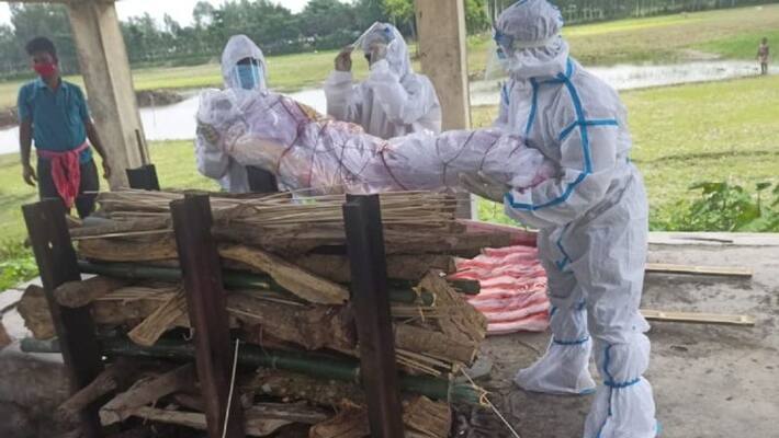 covid infected dead person's funeral was conducted by the Red Volunteers bsm covid infected dead person's funeral was conducted by the Red Volunteers bsm