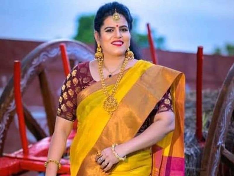 లొకేషన్తో సహా పెడతా పోస్ట్ ఏమి పీకుతావ్.. నీకు దమ్ము ఉందా?? నువ్వు పెట్టు లొకేషన్. నేను పోతే దీని అనుచరుల పనే. నేను వెళ్లేలోపు ఈ పొట్టికుక్కనో కరాటే ఆడుకుంటా` అని చెప్పింది కరాటే కళ్యాణి.