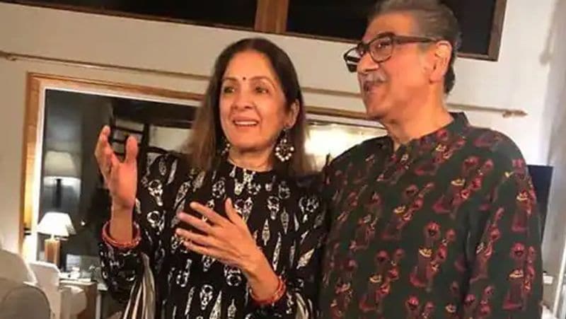 बाद में नीना गु्प्ता ने विवेक मेहरा के साथ शादी की। विवेक मेहरा से नीना की मुलाकात 2002 में एक फ्लाइट में हुई थी। उस समय नीना 42 साल की थीं। विवेक मेहरा दिल्ली में चार्टर्ड अकाउंटेंट हैं। पहले से शादीशुदा विवेक उस समय अपनी पत्नी से अलग रह रहे थे। 2008 में किसी रिश्तेदार की शादी में अमेरिका गए विवेक ने नीना को वहीं प्रपोज किया और शादी कर ली।