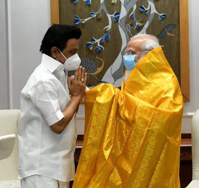 See Prime Minister Modi in person to get the vaccine ... OPS advised Stalin!