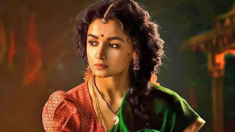 কী মিস করছিলেন আলিয়া। আসলে পোস্ট প্যাক আপ শট-কেই মিস করছিলেন আলিয়া ভাট।