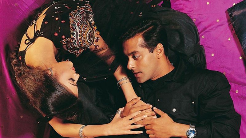 बात नवबंर 2001 की है। आधी रात को सलमान उनके अपार्टमेंट में पहुंचे और ऐश के घर के दरवाजे को पीटने लगे थे। इतना ही नहीं उन्होंने धमकी दी थी कि अगर दरवाजा नहीं खोला तो वे बिल्डिंग से कूद जाएंगे। 