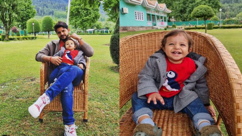 बेटे संग शेयर की क्यूट सी फोटो
इसके साथ ही सुरेश रैना ने अपने बेटे रियो संग अपनी कुछ फोटो भी शेयर की है। जिसमें उनका डेढ़ साल का बेटा पापा की गोद में बैठा आराम फरमा रहा है। वहीं दूसरी फोटो में वह कुर्सी पर बैठकर मस्ती कर रहा हैं।
