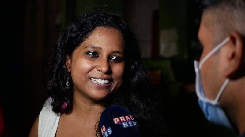 ജയിലിൽ അടച്ച് ഭീഷണിപ്പെടുത്താമെന്ന് ആരും കരുതേണ്ട എന്ന് ജയിൽ മോചിതയായ വിദ്യാർത്ഥി നേതാവ് നടാഷ നർവാൾ അഭിപ്രായപ്പെട്ടു. രാജ്യം ഭരിക്കുന്നത് വെറുപ്പിന്റെ രാഷ്ട്രീയം പ്രചരിപ്പിക്കുന്നവരാണ്. വിയോജിപ്പിക്കുകളെ വിമർശനങ്ങളെ ഇല്ലാതെയാക്കാനാണ് ഇവരുടെ ശ്രമം. ഇതിനെ ചെറുത്ത് തോൽപിക്കണമെന്നും നടാഷ ഏഷ്യാനെറ്റ് ന്യൂസിനോട് പറഞ്ഞു. 