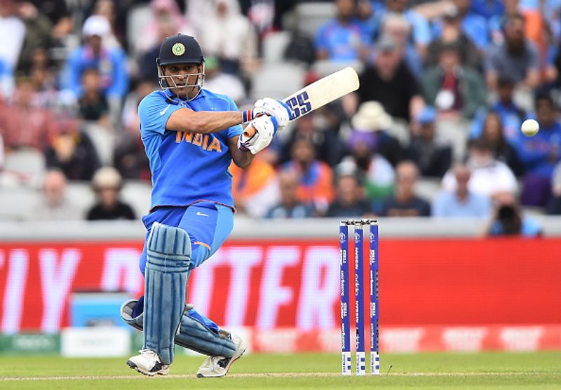 MS Dhoni was seen in Indian Cricket team jersey, pictres goes viral during tokyo 2020 olympics spb