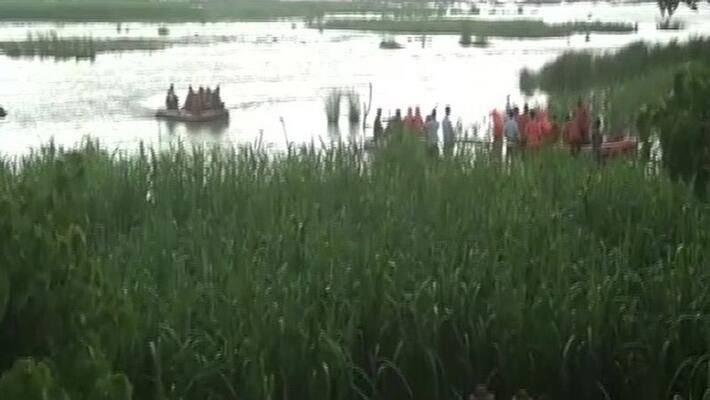 NDRF rescues 150 people stranded on boat in Narayani river pwa NDRF rescues 150 people stranded on boat in Narayani river pwa