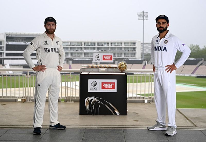 ట్విట్టర్లో విరాట్ కోహ్లీ, కేన్ విలియంసన్ కలిసి టెస్టు ఛాంపియన్షిప్ గదతో దిగిన ఫోటోను కవర్గా పెట్టిన ఐసీసీ, యూట్యూబ్ ఛానెల్లో మాత్రం కేవలం కోహ్లీ మాత్రమే హైలెట్ అయ్యేలా పిక్ను సెట్ చేసింది...