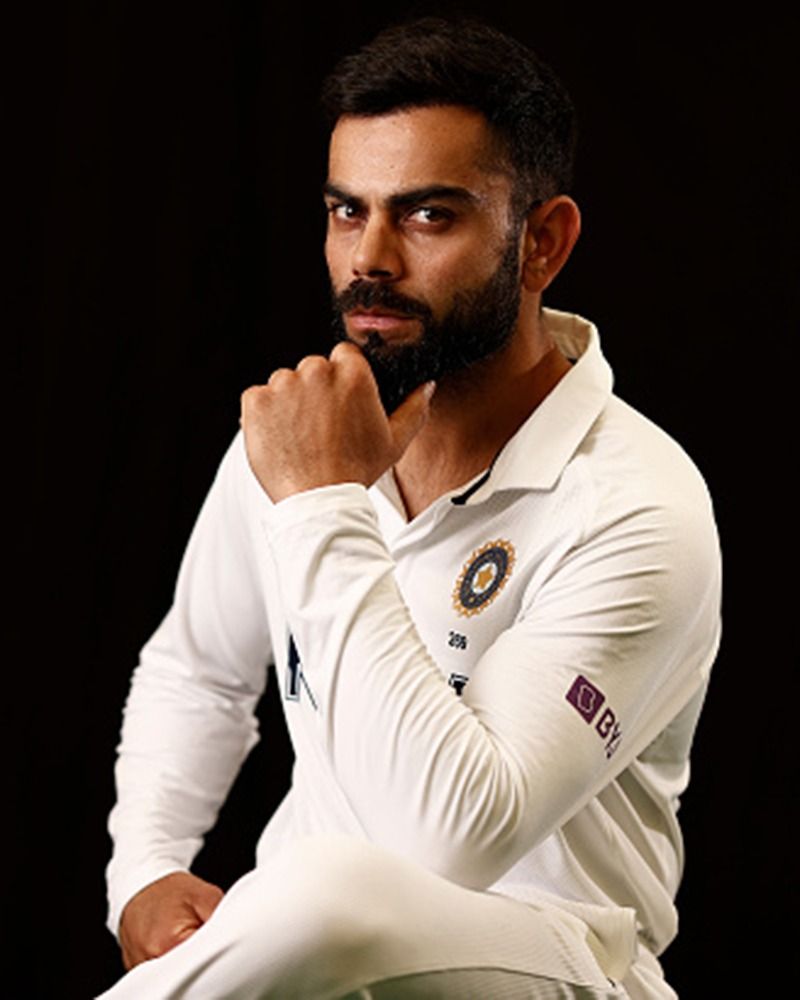 ఐసీసీ వరల్డ్ టెస్టు ఛాంపియన్షిప్ ఫైనల్ మ్యాచ్ కోసం టీమిండియా క్రికెటర్లతో పాటు న్యూజిలాండ్ టీమ్ కూడా ఫోటోషూట్లో పాల్గొన్న విషయం తెలిసిందే. ఈ ఫోటోషూట్లో కోహ్లీ దిగిన ఫోటోను ఐసీసీ, తన యూట్యూబ్ ఛానెల్ కవర్ ఫోటోగా పెట్టింది...