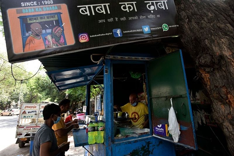 प्रसाद ने कहा, मेरी महीने की कमाई कभी भी 40,000 रुपए से अधिक नहीं हुई, जबकि खर्च 100,000 रुपए था। उन्होंने कहा, अगर मुझे पता होता कि ये इतना मुश्किल है तो मैंने पहले कभी रेस्तरां नहीं खोलता।