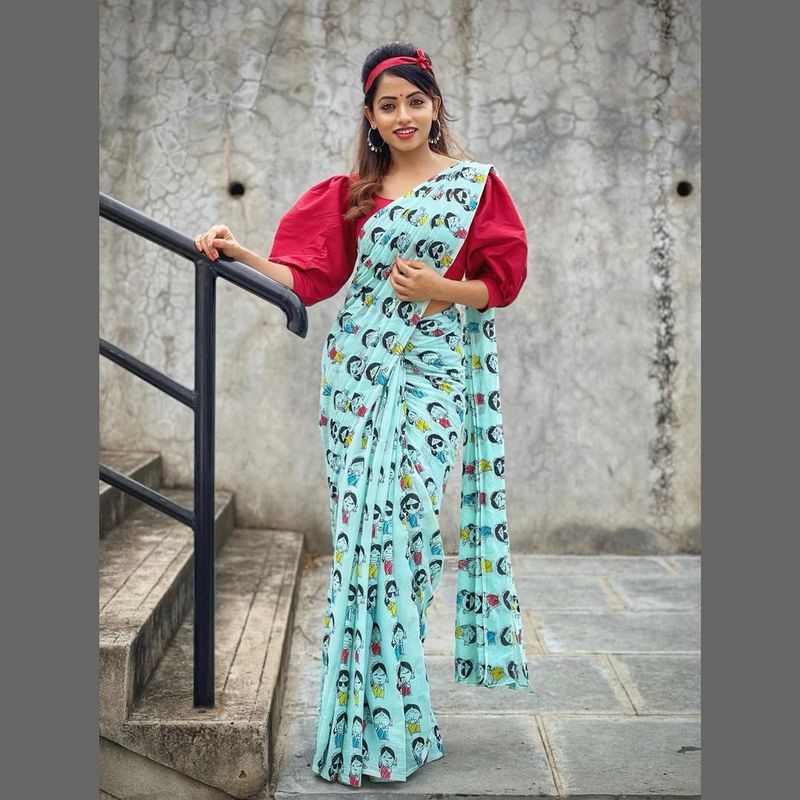 క్యూట్ అందాలతో మెస్మరైజ్ చేసే ఈ బ్యూటీ ఇప్పుడు తనలోని గ్లామర్ డోస్ పెంచింది. అందాల ప్రదర్శన నెమ్మదిగా పెంచుతుంది. హీరోయిన్లని మించి పోతుంది. హీరోయిన్లకి ఏమాత్రం తగ్గని గ్లామర్ నవ్యస్వామి సొంతం.
