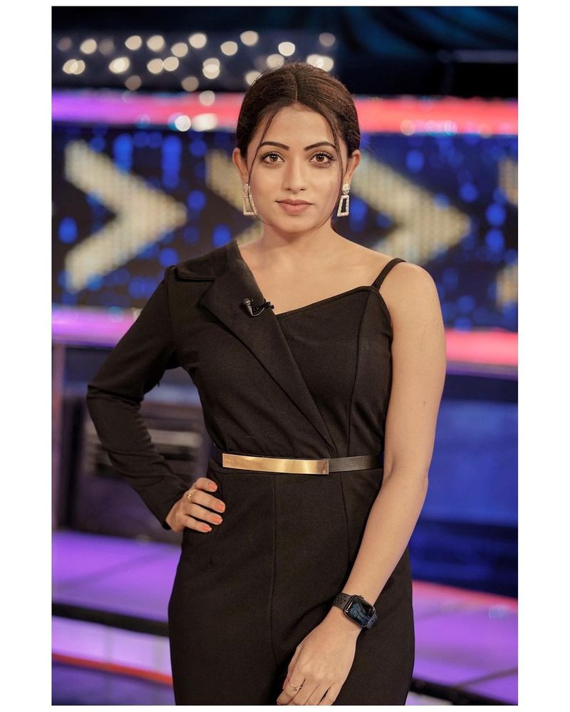 మరోవైపు `శ్రీదేవి డ్రామా కంపెనీ`లో సుడిగాలి సుధీర్కి జోడీగా చేస్తుందీ బ్యూటీ. వీరిద్దరు మధ్య సన్నివేశాలు రొమాంటిక్గానూ, కనువిందుగానూ ఉండటం విశేషం.