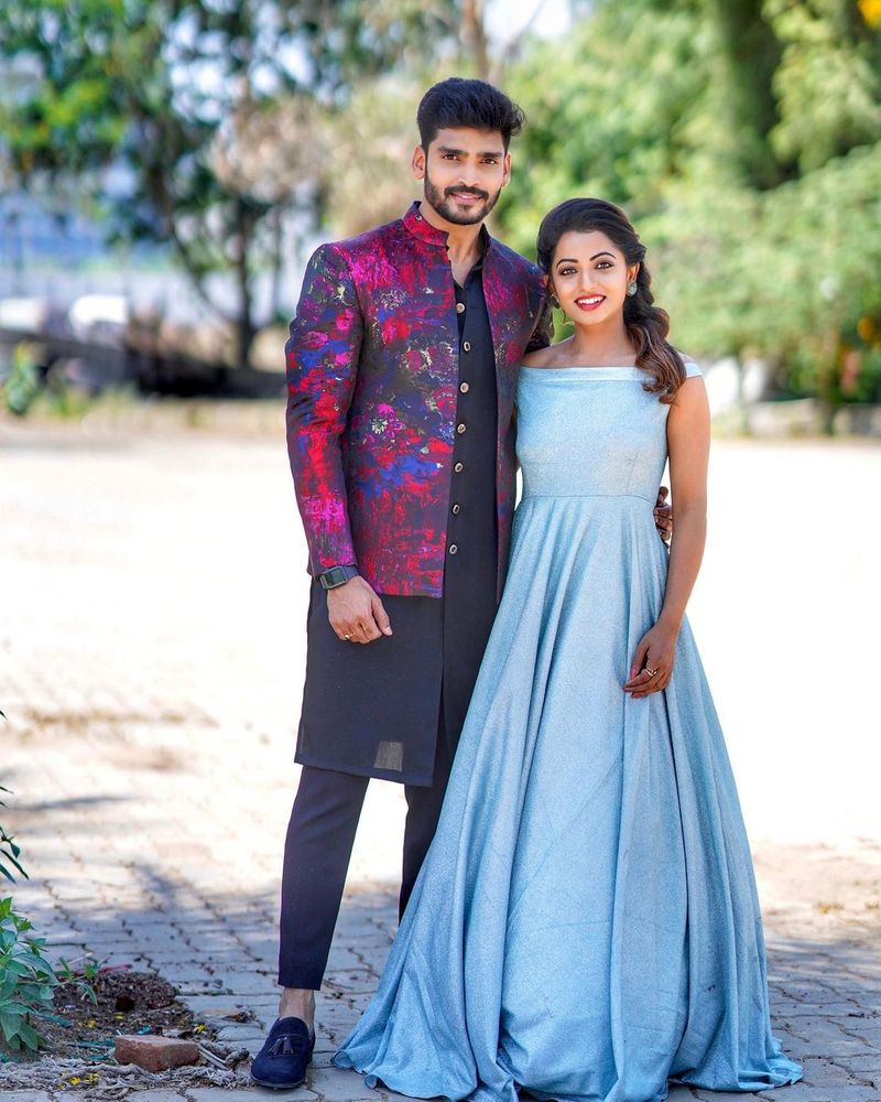 ఇదిలా ఉంటే `ఆమె కథ` సీరియల్లో నటుడు రవికృష్ణతో లవ్ స్టోరీ సాగిస్తుందనే ప్రచారం జరుగుతుంది. వీరిద్దరు డేటింగ్లో ఉన్నారని, త్వరలోనే పెళ్లి చేసుకోబోతున్నారని వార్తలొస్తున్నాయి. అయితే మేమిద్దరం జస్ట్ ఫ్రెండ్స్ అని ఈ ఇద్దరూ వెల్లడించిన విషయం తెలిసిందే.