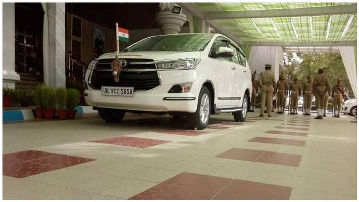 Lemon under MK Stalin's car tire ..? What is the real situation ..? Lemon under MK Stalin's car tire ..? What is the real situation ..?