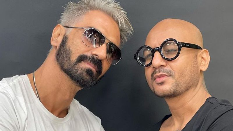 बता दें कि इन दिनों अर्जुन रामपाल एनसीबी के केस में फंसे हुए हैं। सुशांत सिंह राजपूत की मौत के बाद हुए बॉलीवुड में ड्रग्स मामले के खुलासे ने इंडस्ट्री को हिलाकर रख दिया था। इसमें कई सेलेब्स के नाम सामने आए थे, जिसमें अर्जुन रामपाल का भी नाम है। अर्जुन की गर्लफ्रेंड गैब्रिएला के भाई के पास से एनसीबी ने बड़ी मात्रा में ड्रग्स जब्त किए थे। जिसके बाद इस केस में अर्जुन रामपाल का भी नाम जुड़ा। फिलहाल मामले की जांच जारी है।
