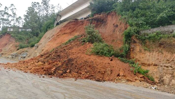 Munnar Government College building to collapses Danger to National Highway passengers Munnar Government College building to collapses Danger to National Highway passengers