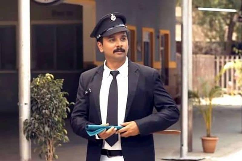 Station Master Phool Kumar
Based on his good work record, he has been promoted as a station master but posted at an isolated place and hardly a halt for any train. Station Master Phool Kumar, who discovers the presence of a young lady on the next platform. How will their love-story unfold? Watch and find out. Cast – Nimit Das, Annsh Shekhawat, Rajkumar Kanojia.