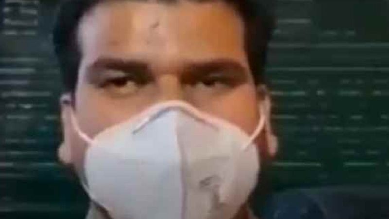 भाजपा विधायक को रोका
नीरज कठैत ने रविवार को रुड़की के भाजपा विधायक प्रदीप बत्रा को मसूरी में रोका। विधायक के साथ उनका परिवार भी था। विधायक ने मास्क नहीं लगाया था जिस कारण से नीरज ने उनका चालान काठ दिया। चालान कटने से विधायक काफी नाराज हुए और उन्होंने जुर्माने के पैसे फेंककर दिए।
