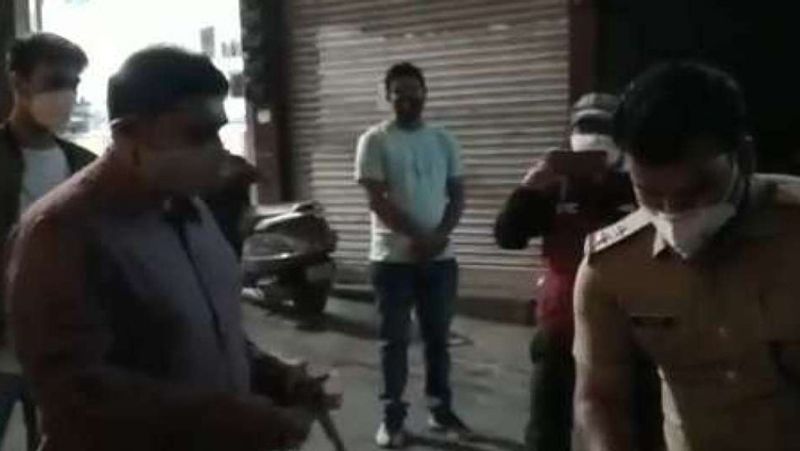 सोशल मीडिया में वीडियो वायरल
विधायक के पैसे फेंककर देना का वीडियो सोशल मीडिया में वायरल होने लगा था। इसके बाद नीरज कठैत के समर्थन में और उनकी तारीफ करते हुए कई लोगों ने इस वीडियो को शेयर किया था। 