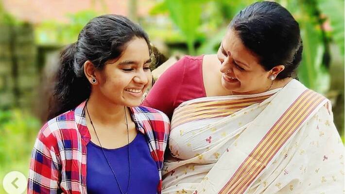 actress sabita wishes lekshmi unnikrishnan actress sabita wishes lekshmi unnikrishnan