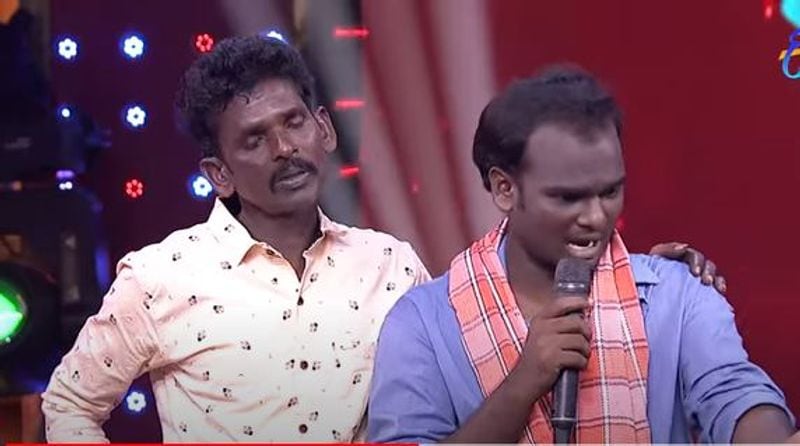 ఇదిలా ఉంటే ఇందులో ముఖ్యంగా ఇమ్మాన్యుయెల్, కెవ్వు కార్తీక్, నూకరాజులు మాత్రం తమ రియల్ స్టోరీలు చెప్పి భావోద్వేగానికి గురి చేశారు. అందరిని చేత కంటతడి పెట్టించారు. వాళ్లు కన్నీళ్లు పెట్టుకున్నారు.