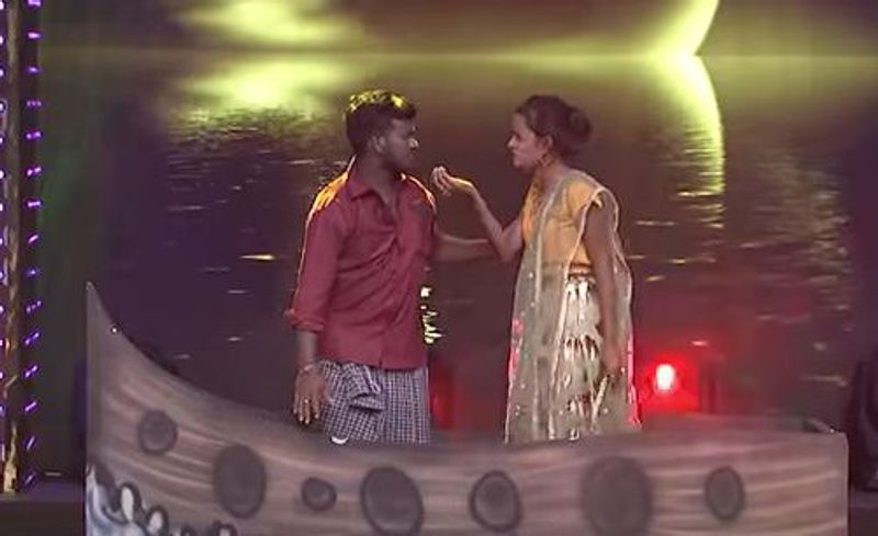 వీరితోపాటు నూకరాజు సైతం తమ కన్నీటి గాథని చెప్పాడు. అమ్మా నాన్న సముద్రంలోకి వేటకి వెళ్లేవారని, ఓ రోజు వర్షం బాగా వస్తుందని, పడవ మధ్యలో ఇరుక్కుపోయిందని, తల్లిదండ్రులు అక్కడ చాలా ఇబ్బంది పడ్డారని తెలిపారు.