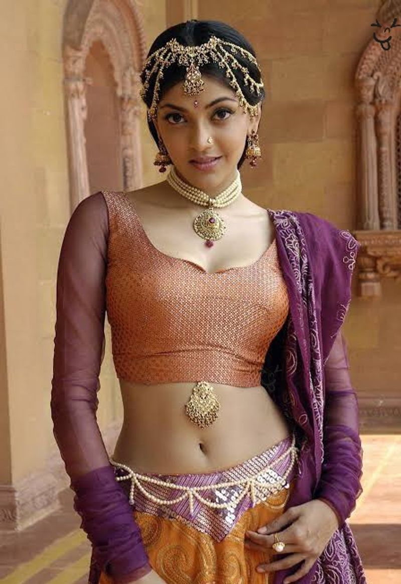 kajal aggarwal looks slim and stylish look at her latest glamorous photos